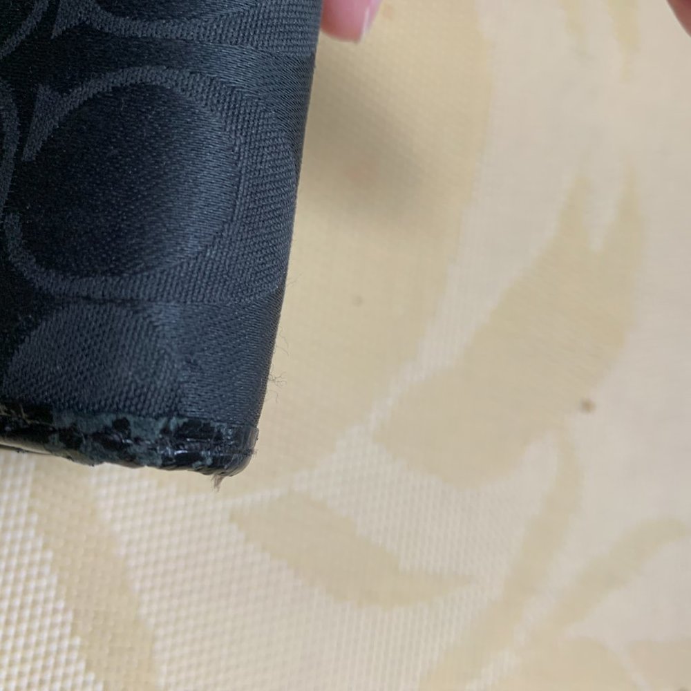 Coach Signature Wallet - Picture 4 of 4